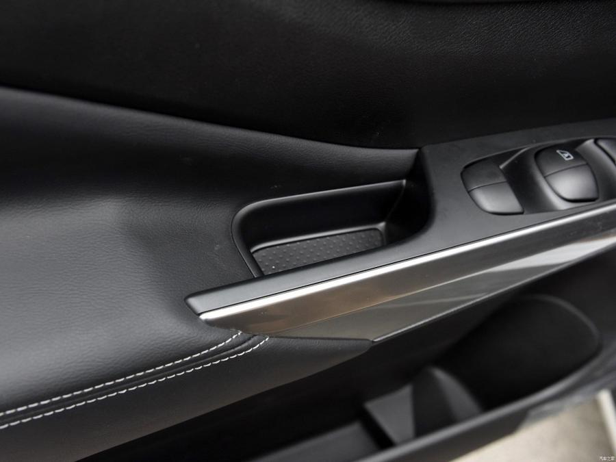 Детали интерьера Nissan Terra 2018 года  (CN) (фото 86 из 144)